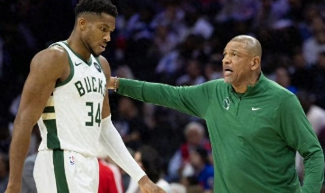 世界杯官网直播入口下载-落后41分！落后39分！老里甩锅，字母哥自己选择的路跪着也要走完