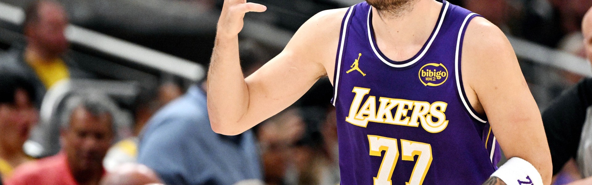 世界杯官网直播入口下载-077单月600分排不进前30！一人几乎包揽前11 哈登场均得分进前6