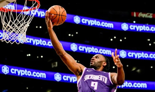 查克|国王底薪淘宝成功！解析阿丘瓦vs太阳精彩攻防&amp;amp;残暴隔扣表现