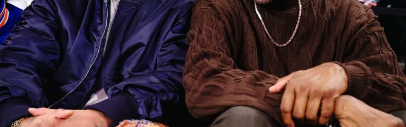 世界杯官网直播入口下载-两位伟大的球员！尼克斯社媒晒安东尼与尤因今日场边合影