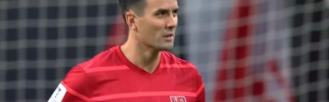 世界杯官网直播入口下载-队长离队，成都蓉城中场重组，茹萨+杨明洋跑动拉满 改4后卫保前4