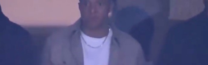 世界杯比赛直播软件-看台上为球队助威，姆巴佩现场观看皇马主场对阵曼城